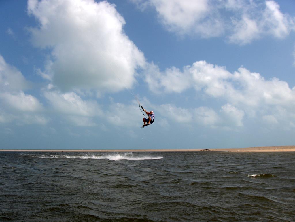 uruau kitesurf jump